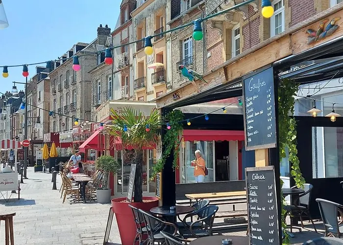 Appartement Idealement Situe, Vue Mer Et Port, Proche Centre