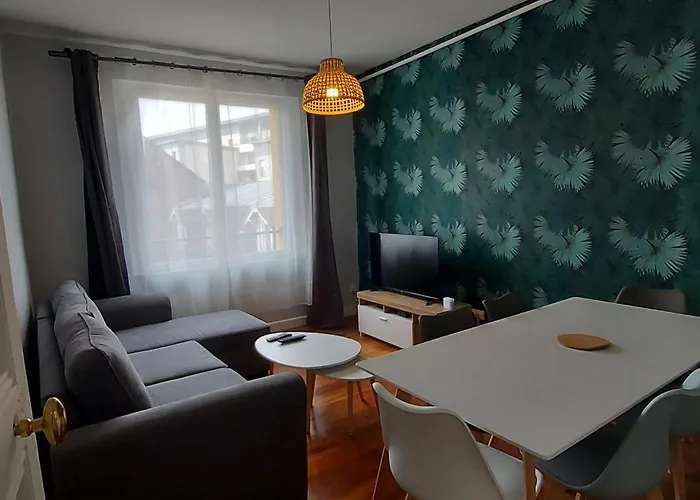 Appartement Idealement Situe, Vue Mer Et Port, Proche Centre