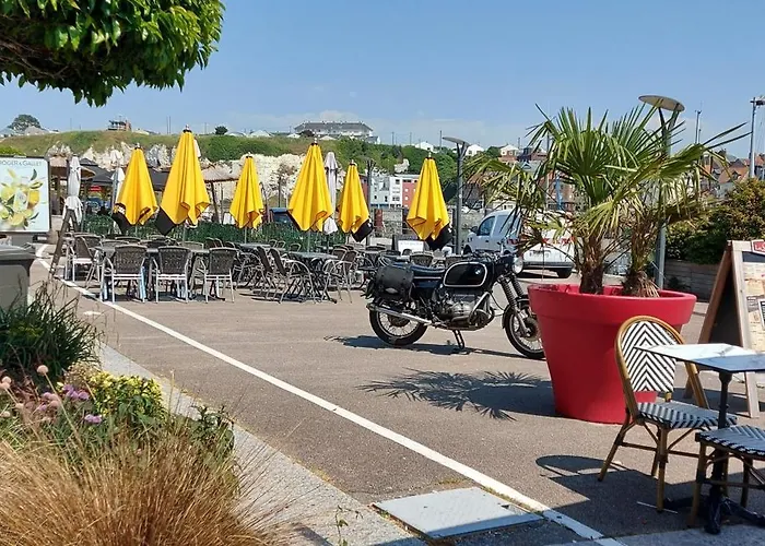 Appartement Idealement Situe, Vue Mer Et Port, Proche Centre