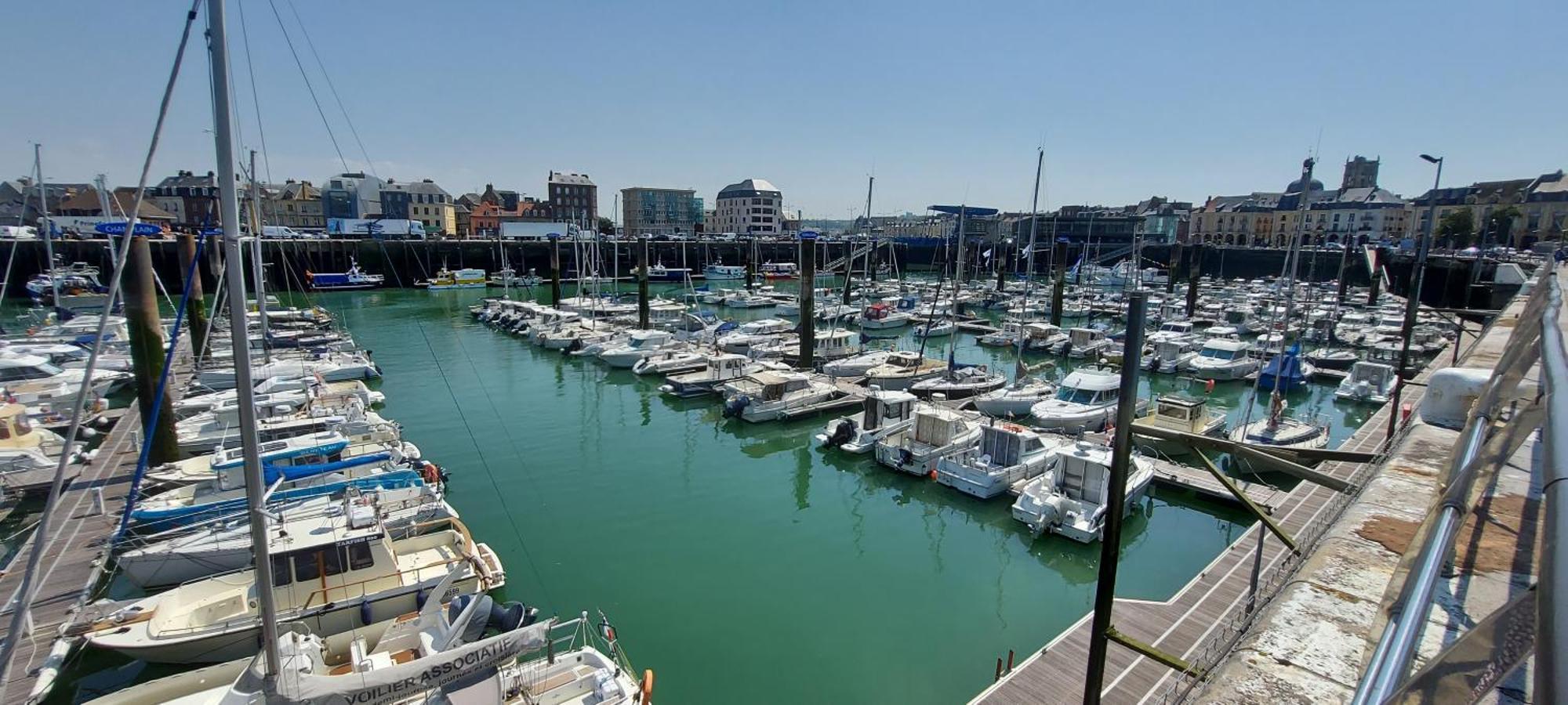Apartment Idealement Situe, Vue Et Port, Proche Centre