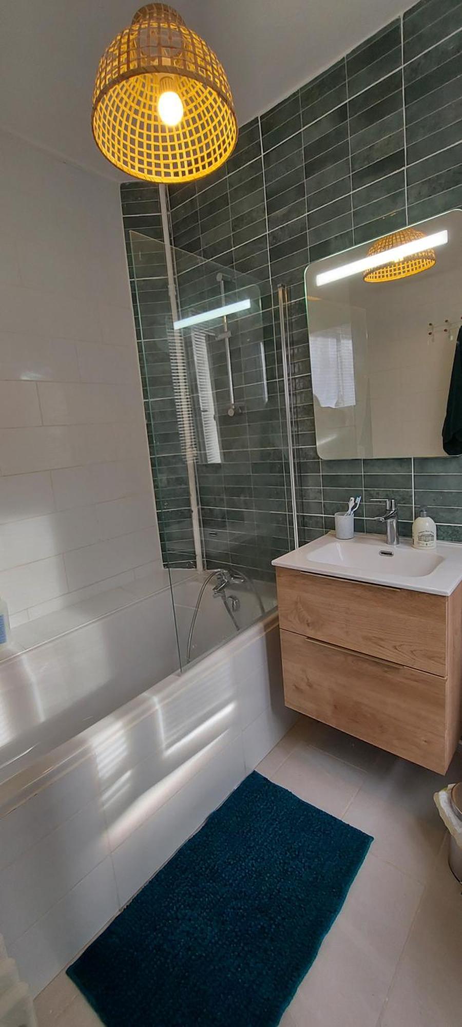 Apartment Idealement Situe, Vue Et Port, Proche Centre *