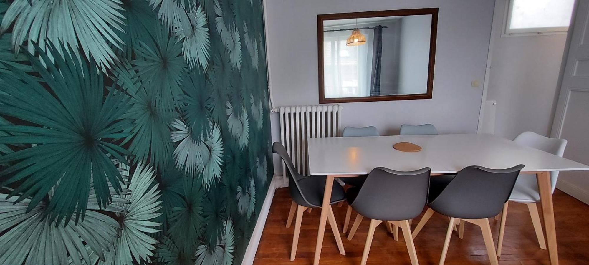 Apartment Idealement Situe, Vue Et Port, Proche Centre